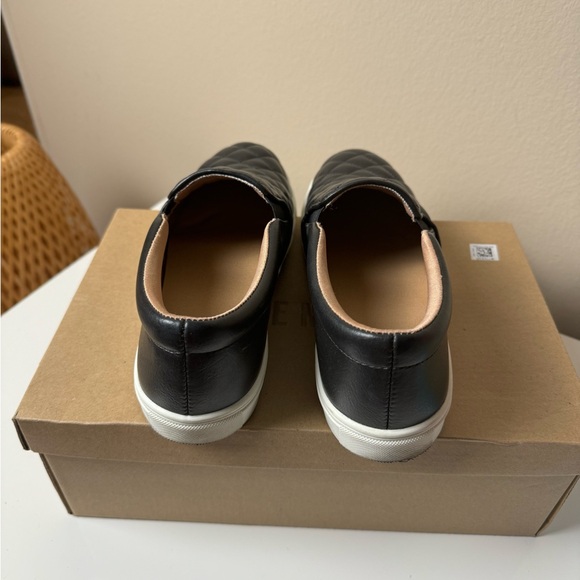 Women's Reese Sneakers with Memory Foam Insole - Picture 3 of 4